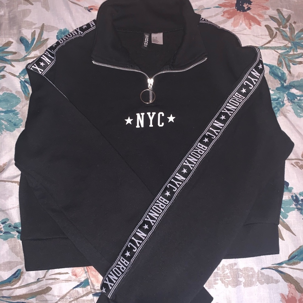 Cropped sweater. Size xsmall